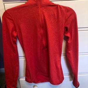 nike runnint drifit top